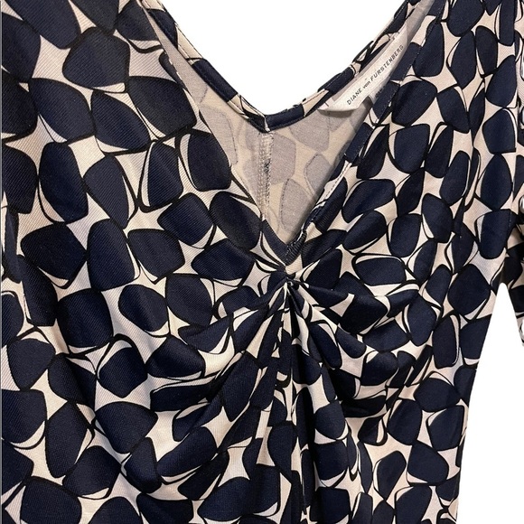Diane Von Furstenberg Tarelle Print Silk Ruched Bust 3/4 Sleeve Sheath Dress - Picture 3 of 5